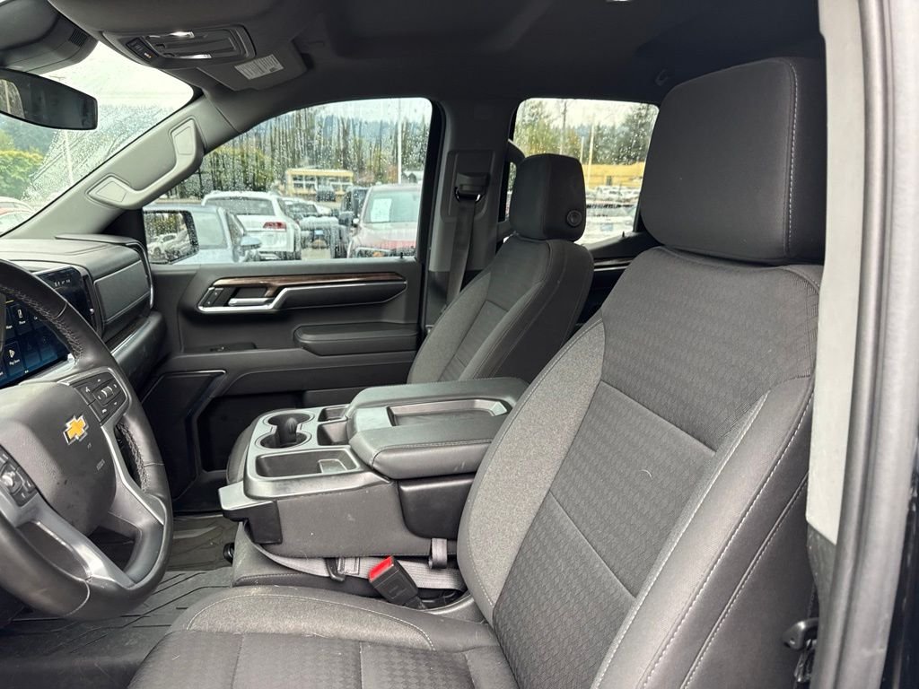 Used 2023 Black Chevrolet LT image 4
