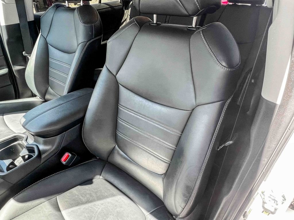 Used 2021 White Toyota XLE Premium image 25