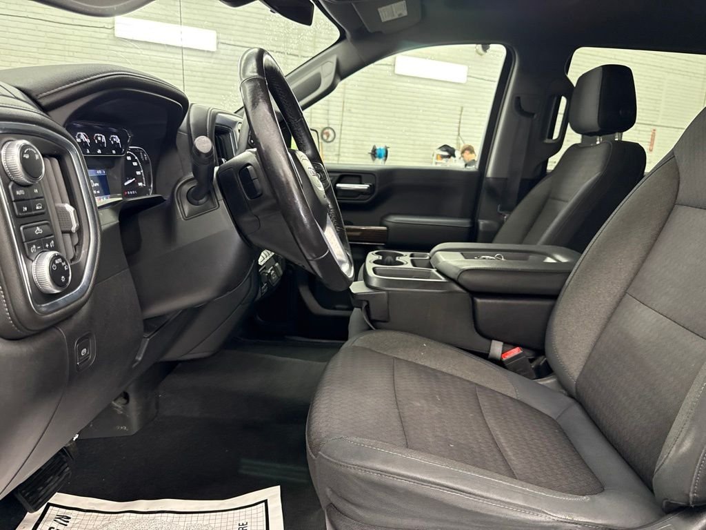 Used 2019 Gray GMC SLE image 9