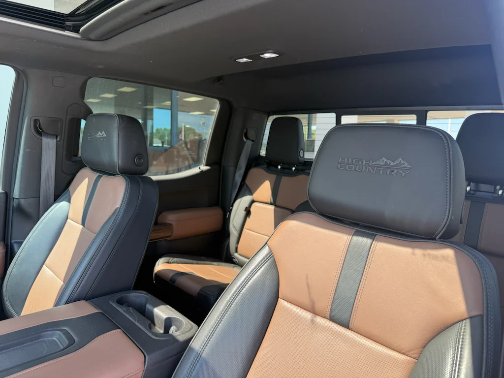 Used 2019 Iridescent Pearl Tricoat Chevrolet High Country image 18
