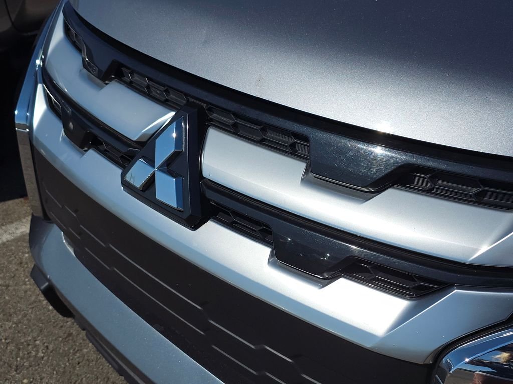 Used 2024  Mitsubishi 2.0 SE image 12