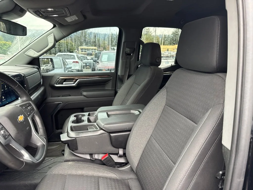 Used 2023 Black Chevrolet LT image 4