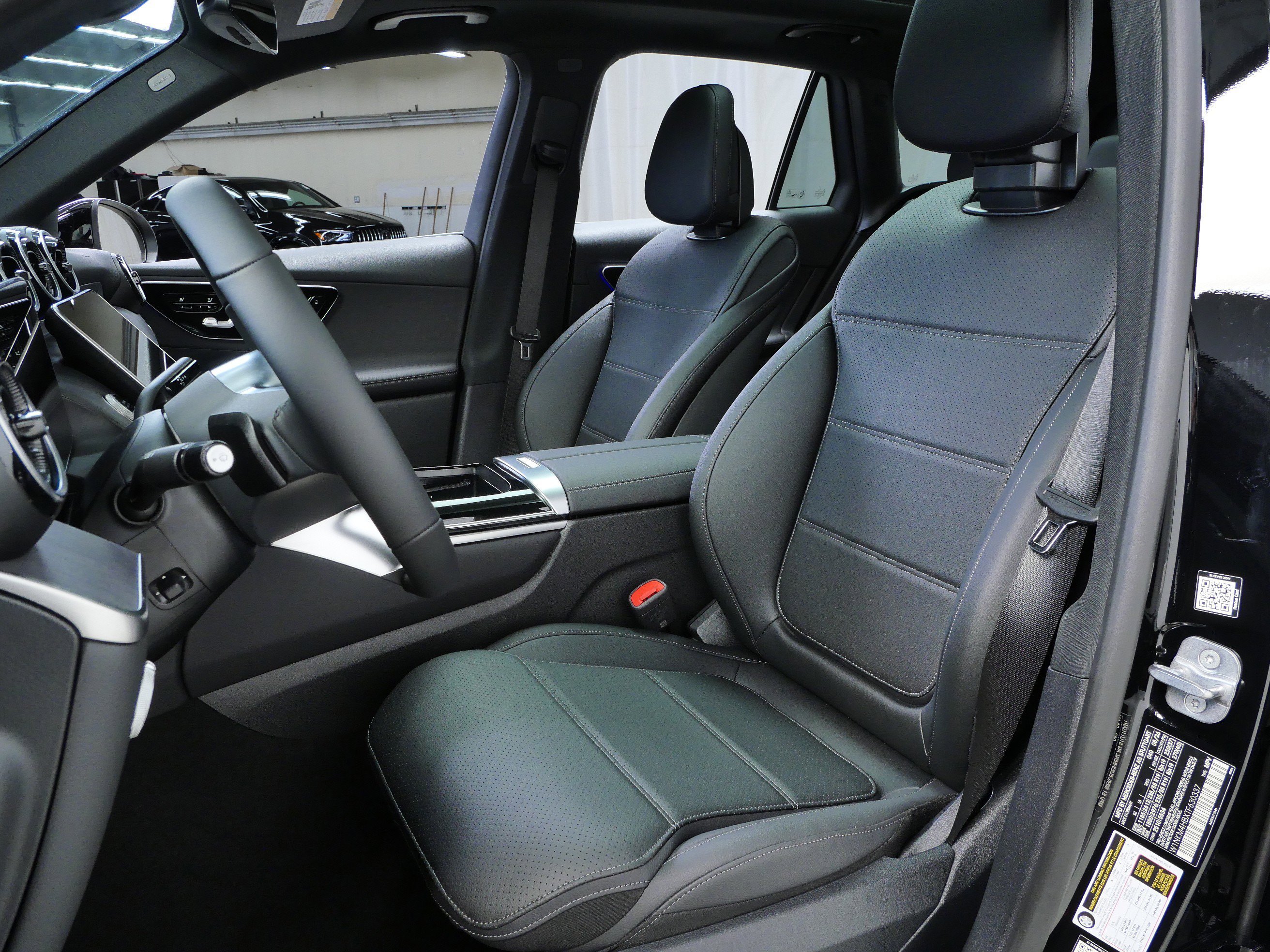 New 2026 Black Mercedes-Benz GLC 300 image 2
