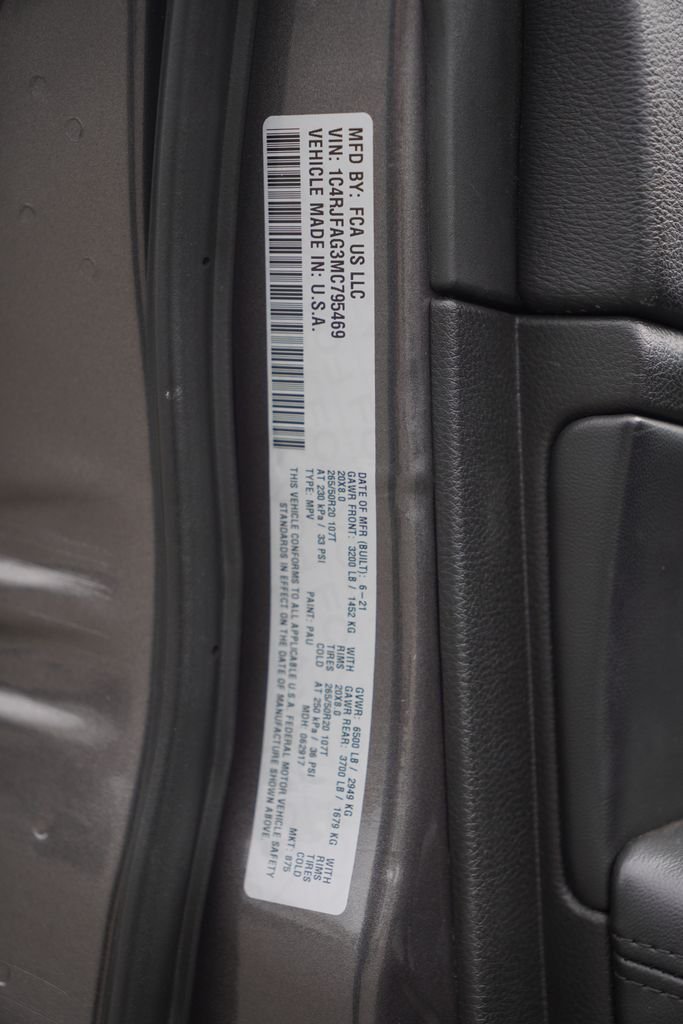 Used 2021 Gray Jeep Laredo X image 7
