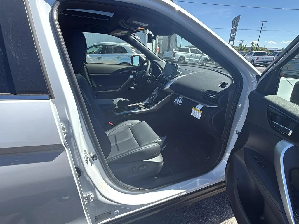 New 2026 White Diamond Mitsubishi SEL AWD image 22