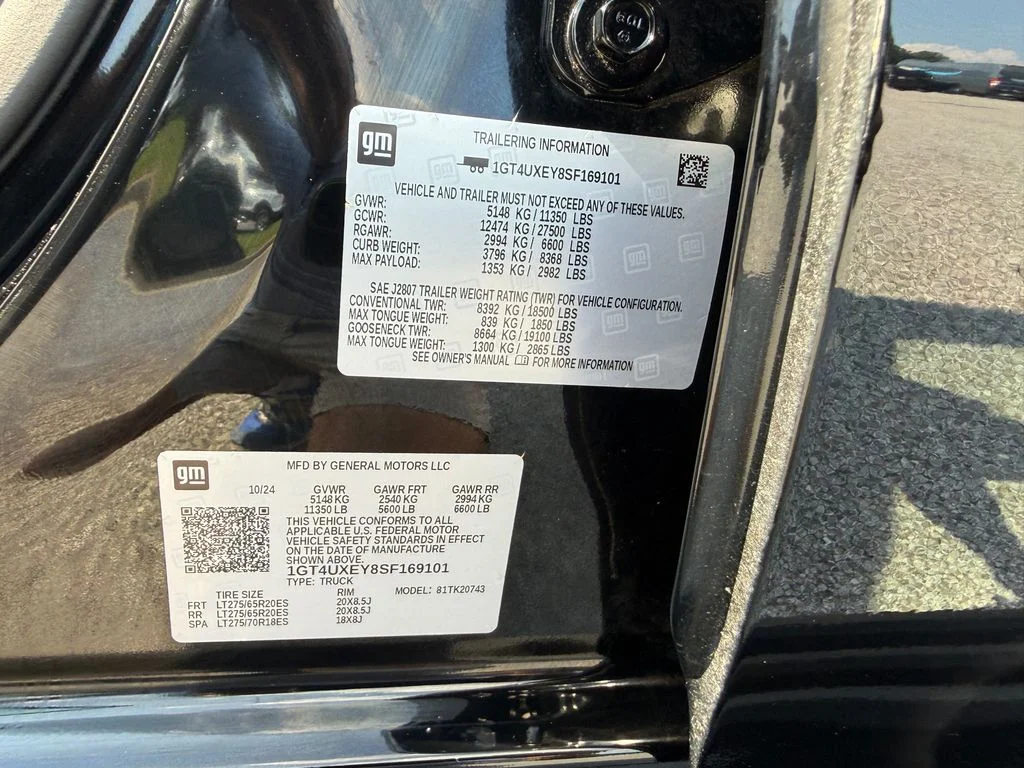 Used 2025 Black GMC Denali Ultimate image 25