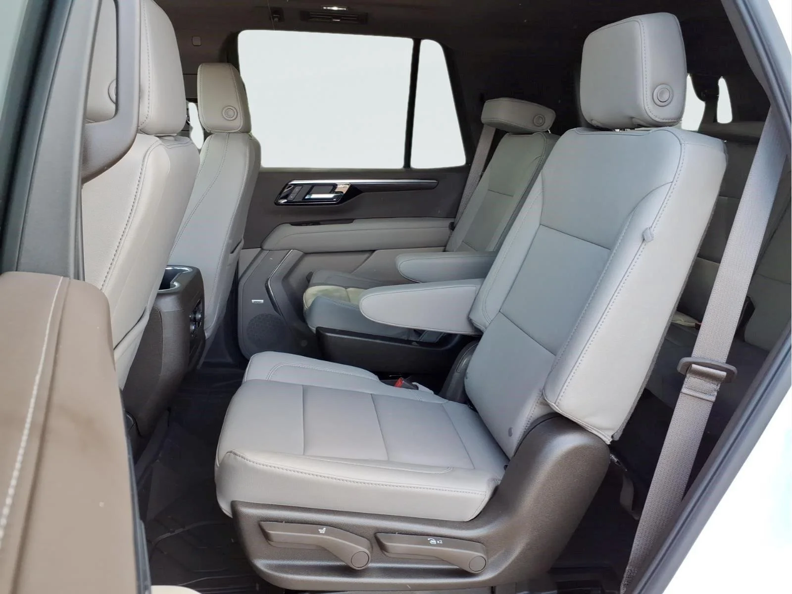 New 2027 Summit White Chevrolet LT image 11