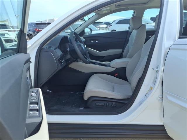 Used 2024 Platinum White Pearl Honda EX image 16