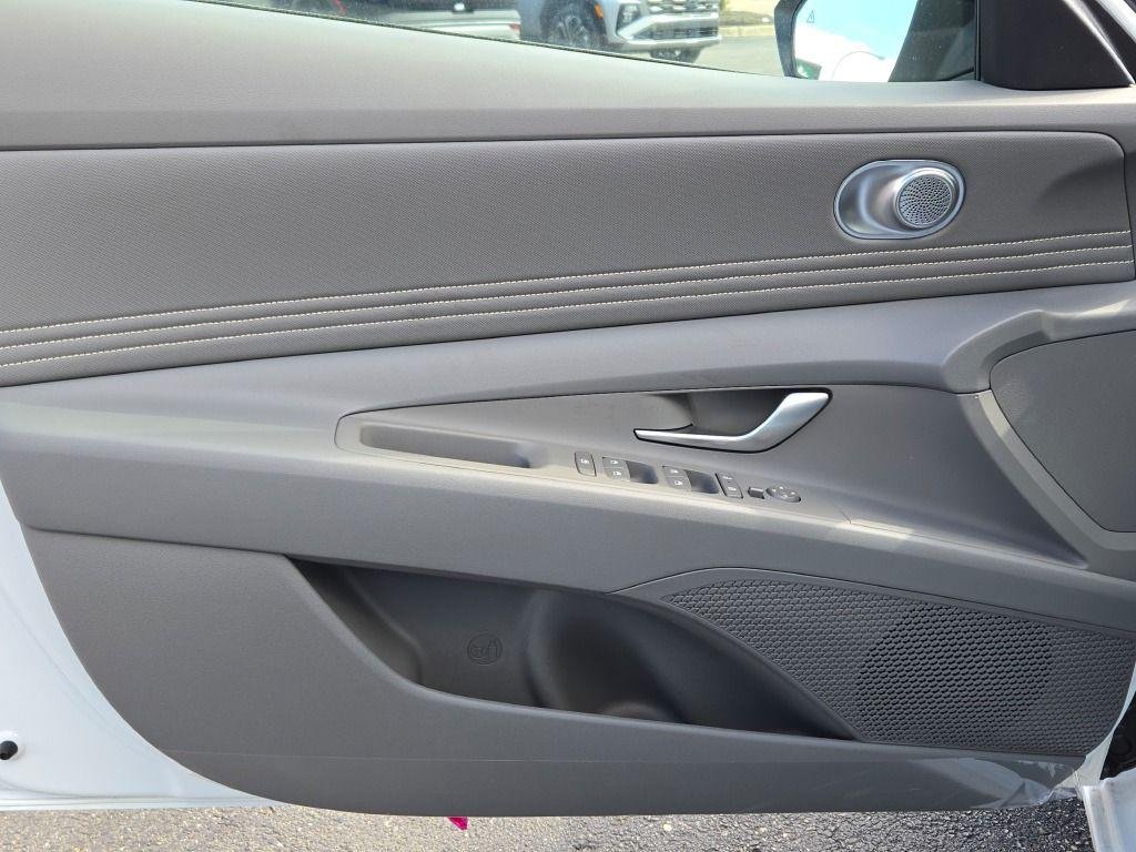 New 2026 White Hyundai SEL Sport image 19