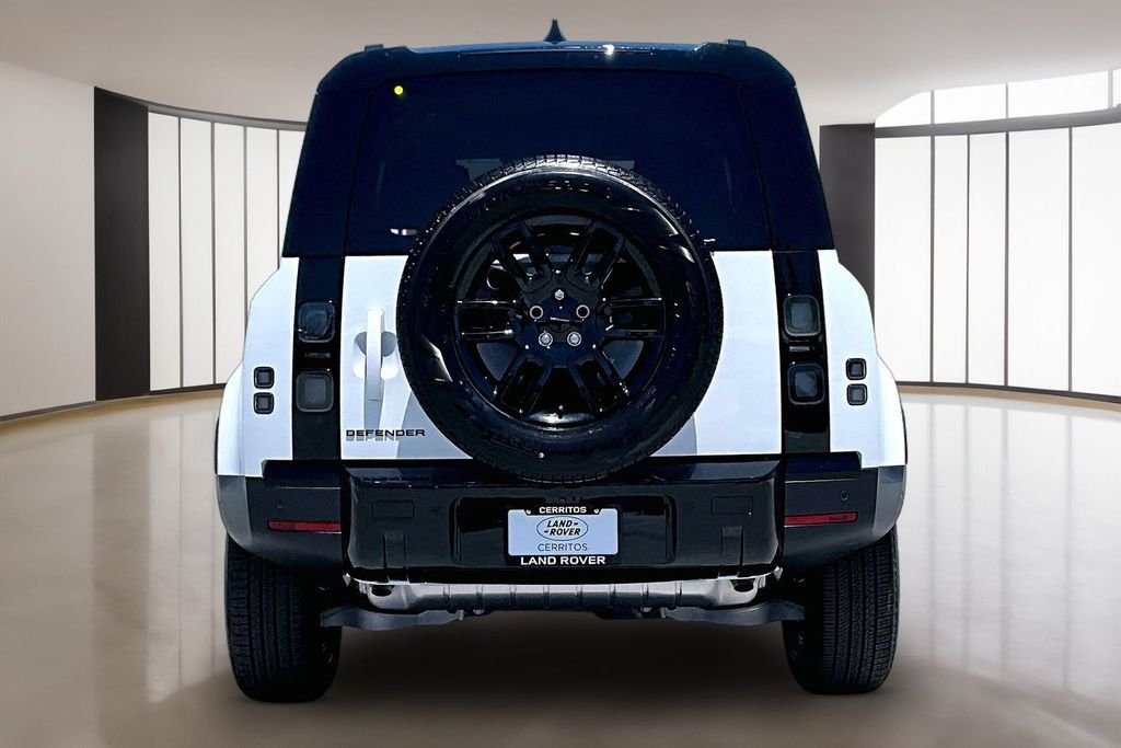 New 2026 FUJI WHITE Land Rover S 300PS  image 4