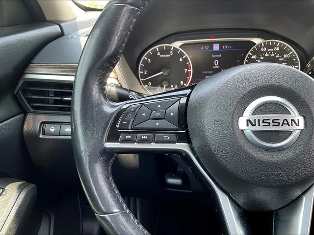 Used 2019 Black Nissan 2.5 SL image 13