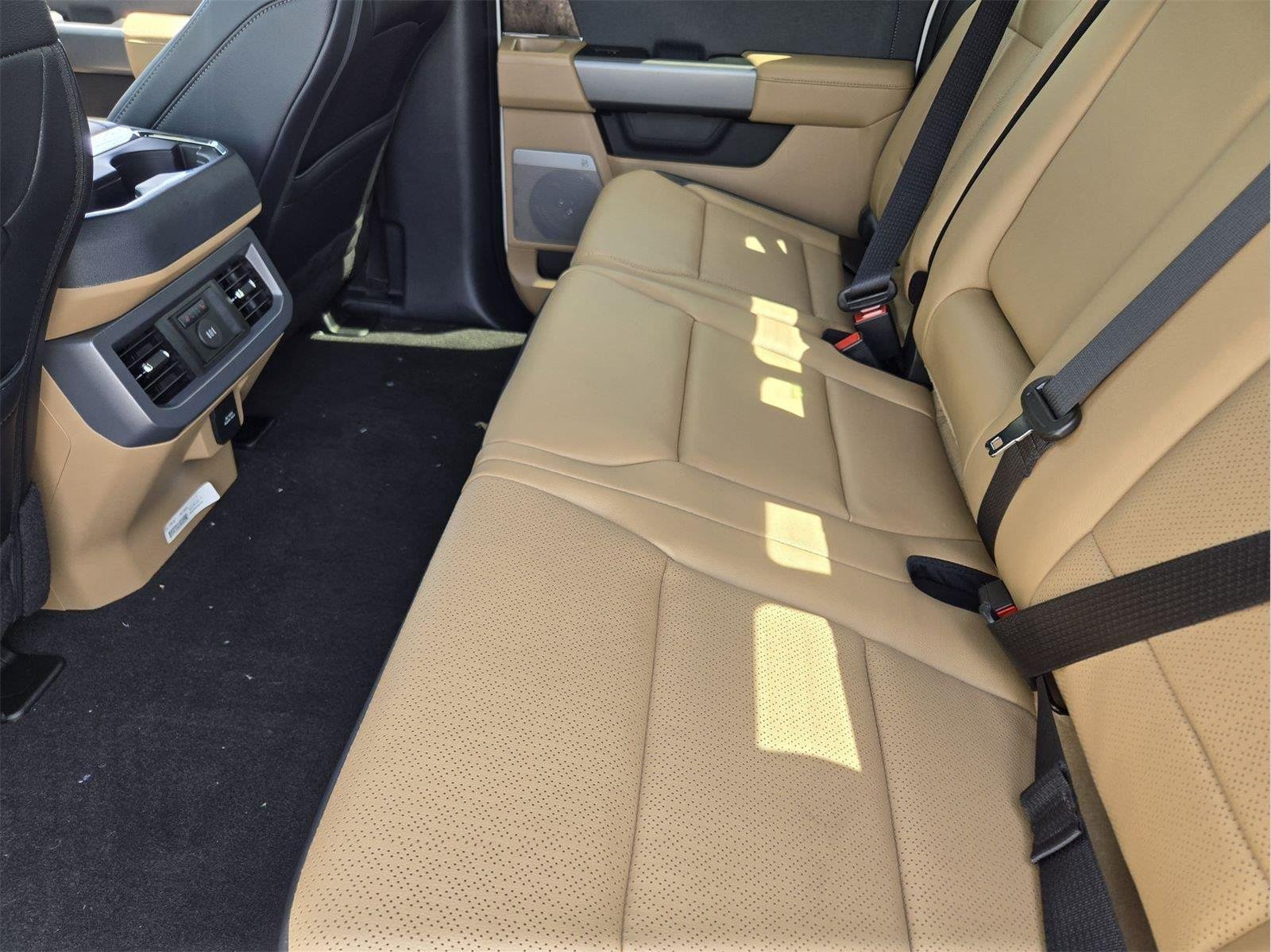 New 2026 Star White Metallic Tri-Coat Ford F-250® Lariat® image 18