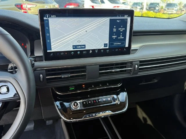 Used 2023 Gray Metallic Lincoln Standard image 18