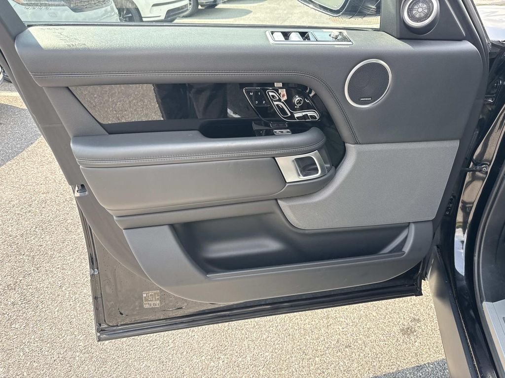 Used 2019 Black Land Rover 5.0L V8 Supercharged image 19