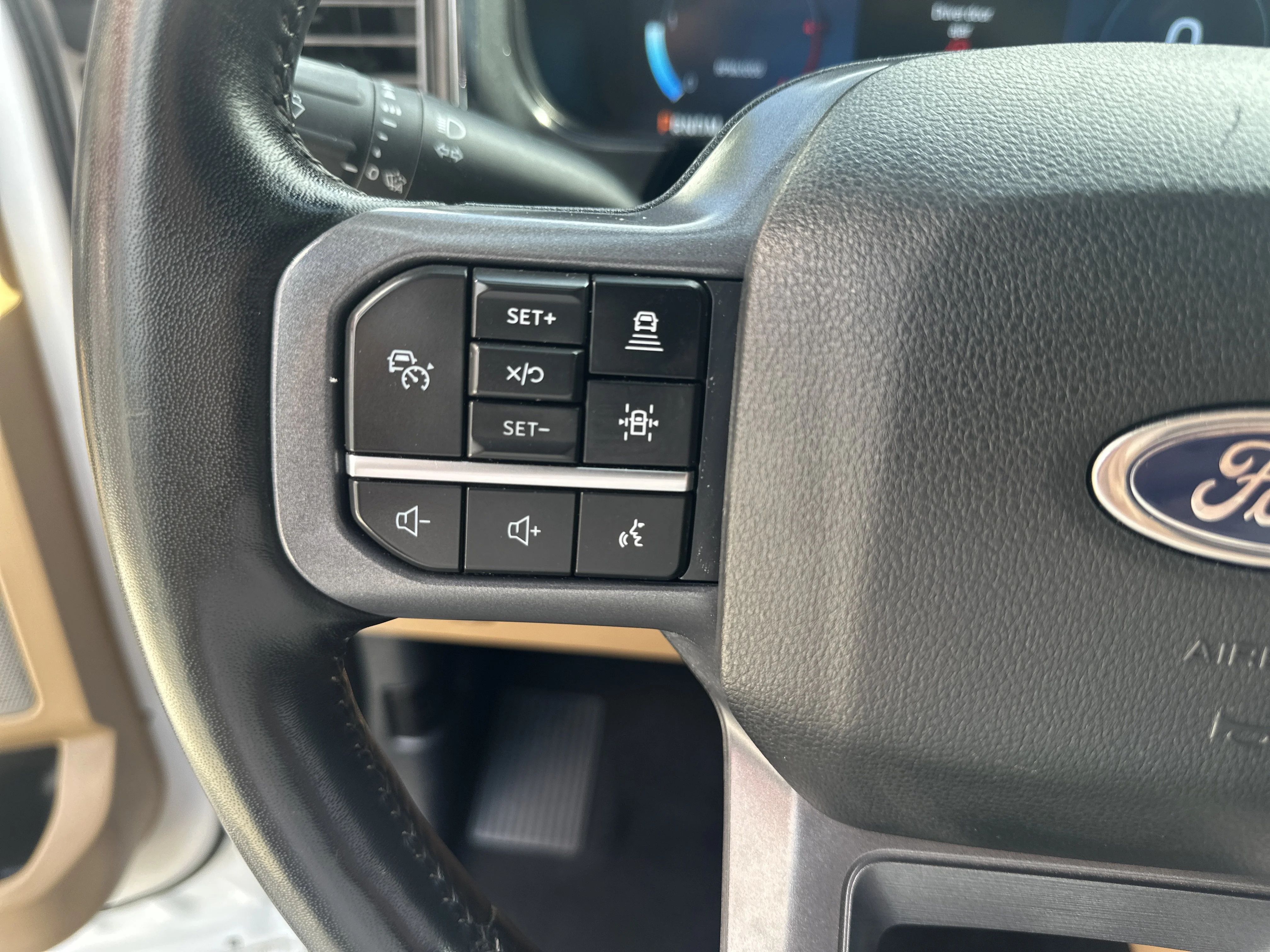 Used 2023  Ford  image 19