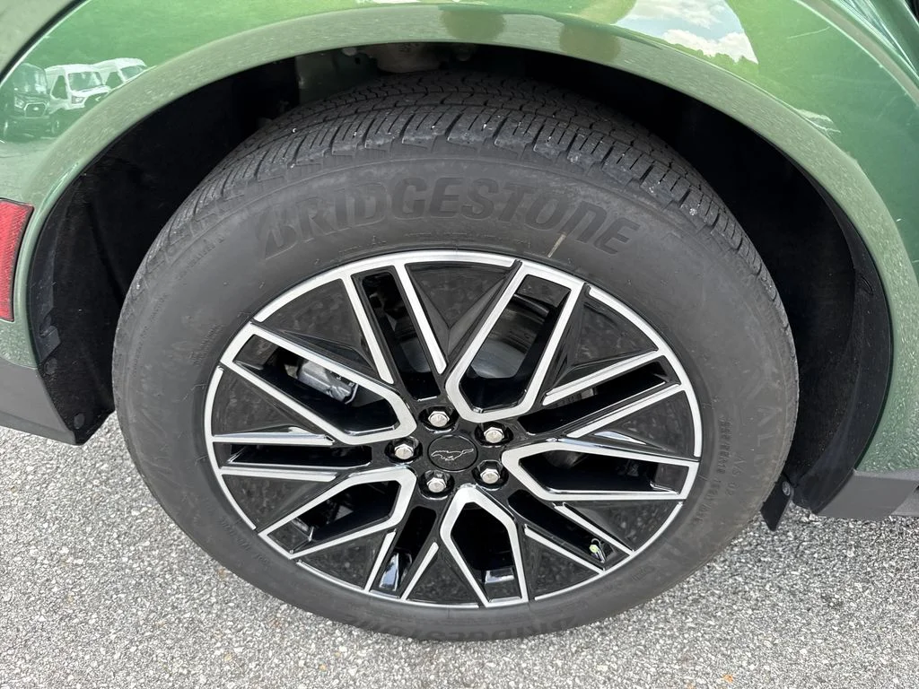 Used 2025 Green Ford Premium image 17