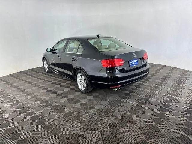 Used 2014  Volkswagen 2.0L TDI image 9