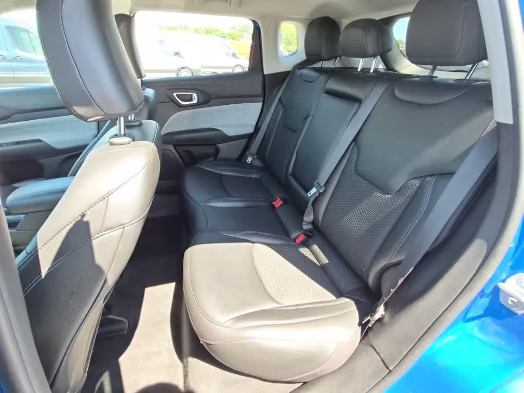 Used 2022 Laser Blue Pearlcoat Jeep Latitude image 8