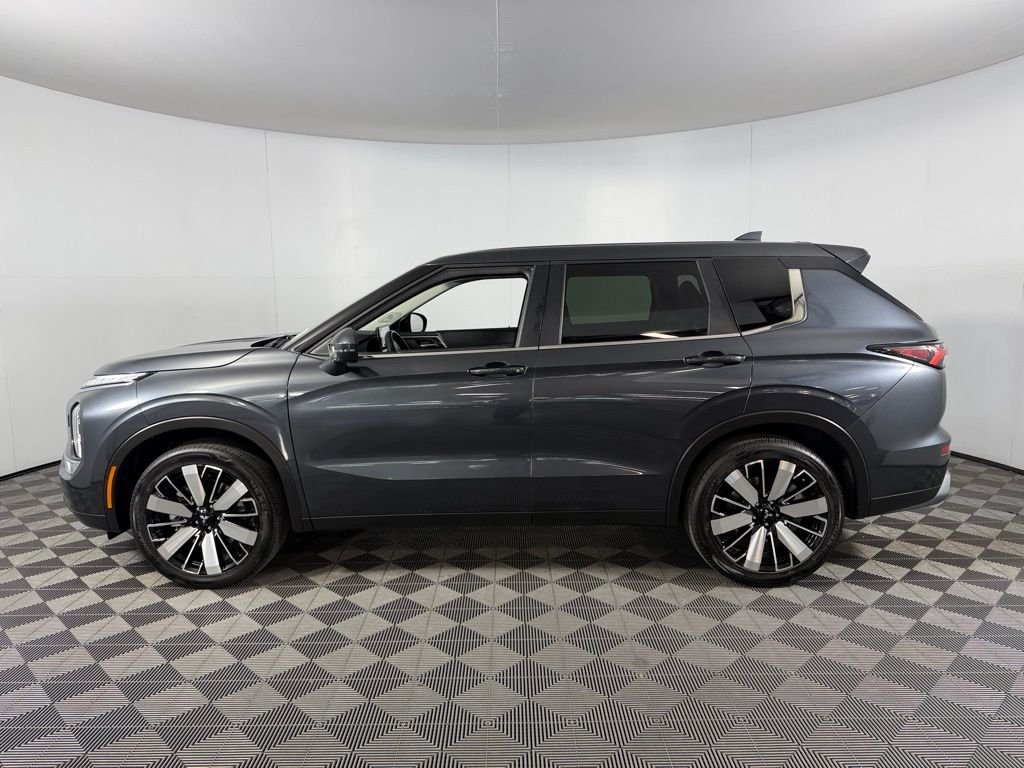 Certified Used 2025 Gray Mitsubishi SE image 11