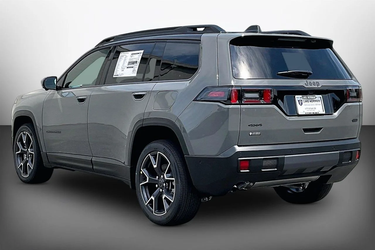 New 2026 Sting-Gray Clear-Coat Exterior Paint Jeep Overland image 6