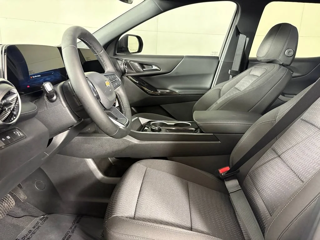New 2027 Summit White Chevrolet LT image 25