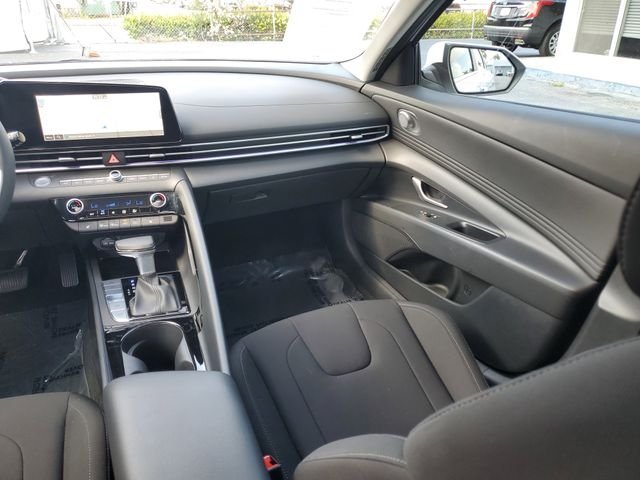 2025 Hyundai Elantra SEL - Photo 24