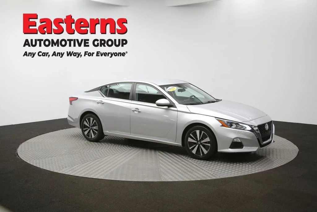 Used 2022 Silver Nissan 2.5 SV image 43