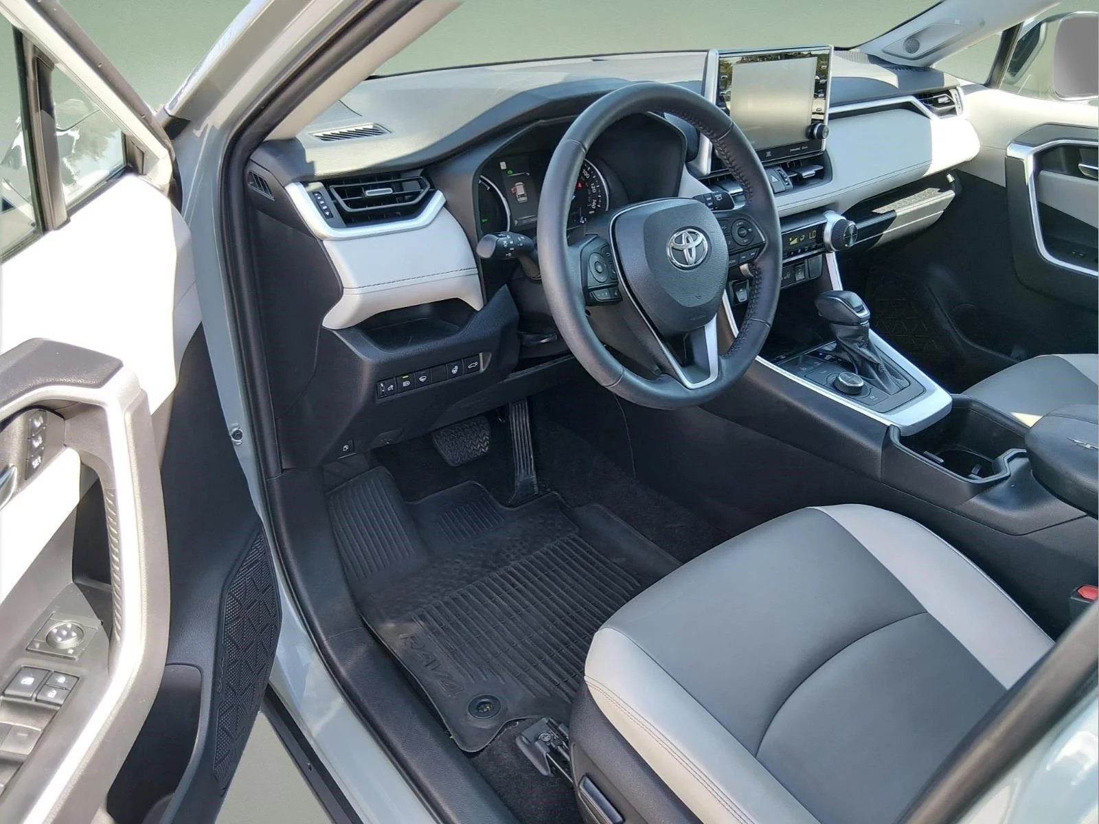 Used 2022 Lunar Rock Toyota XLE Premium image 15
