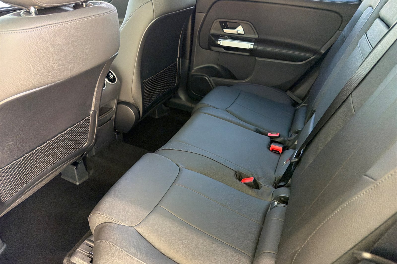 New 2026 Mountain Grey Metallic Mercedes-Benz GLB 250 image 9