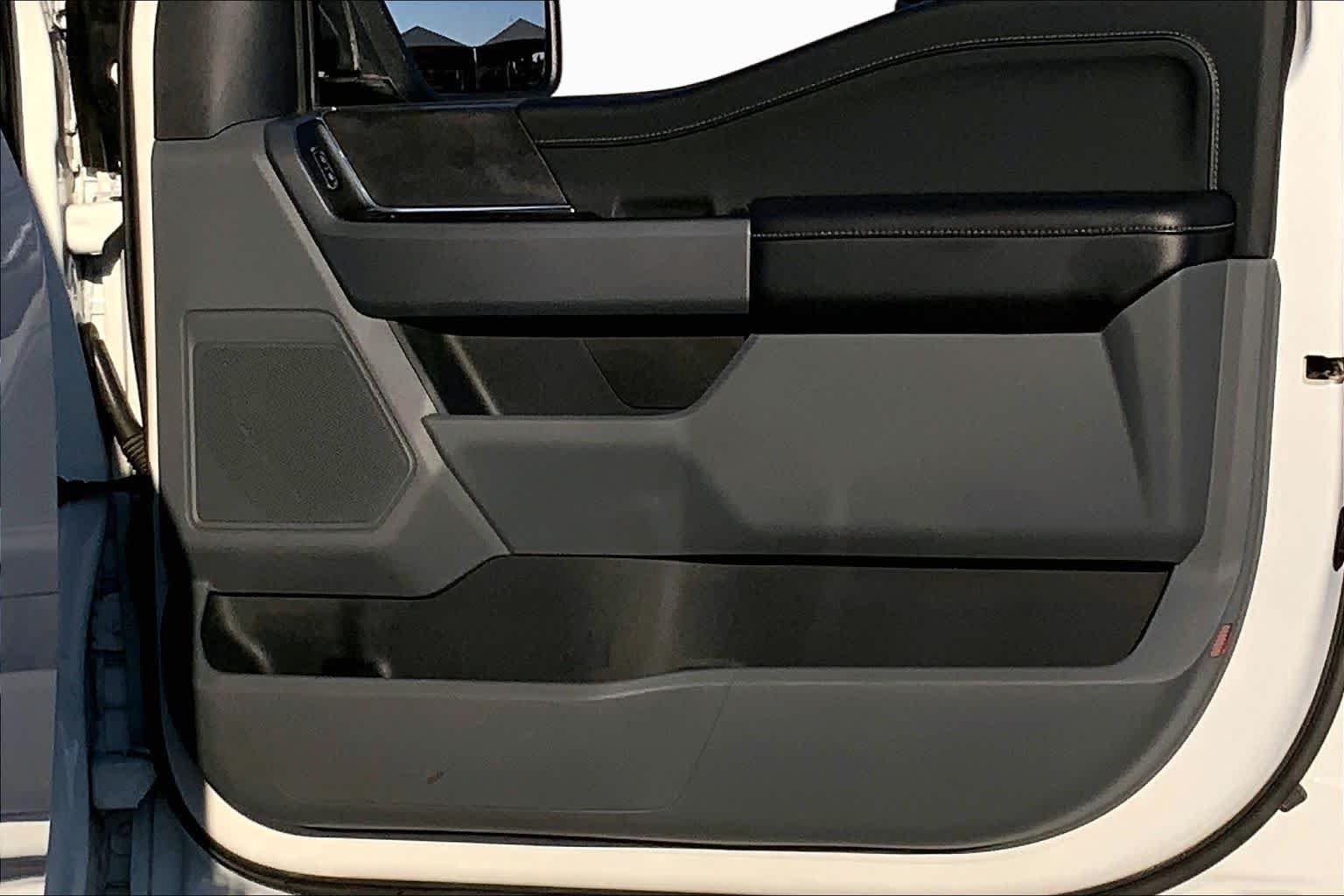 Used 2025 Oxford White Ford XLT image 23