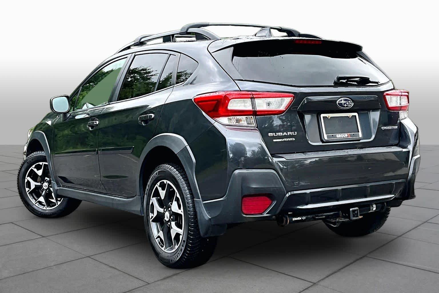 Used 2018 Dark Gray Metallic Subaru Premium image 12