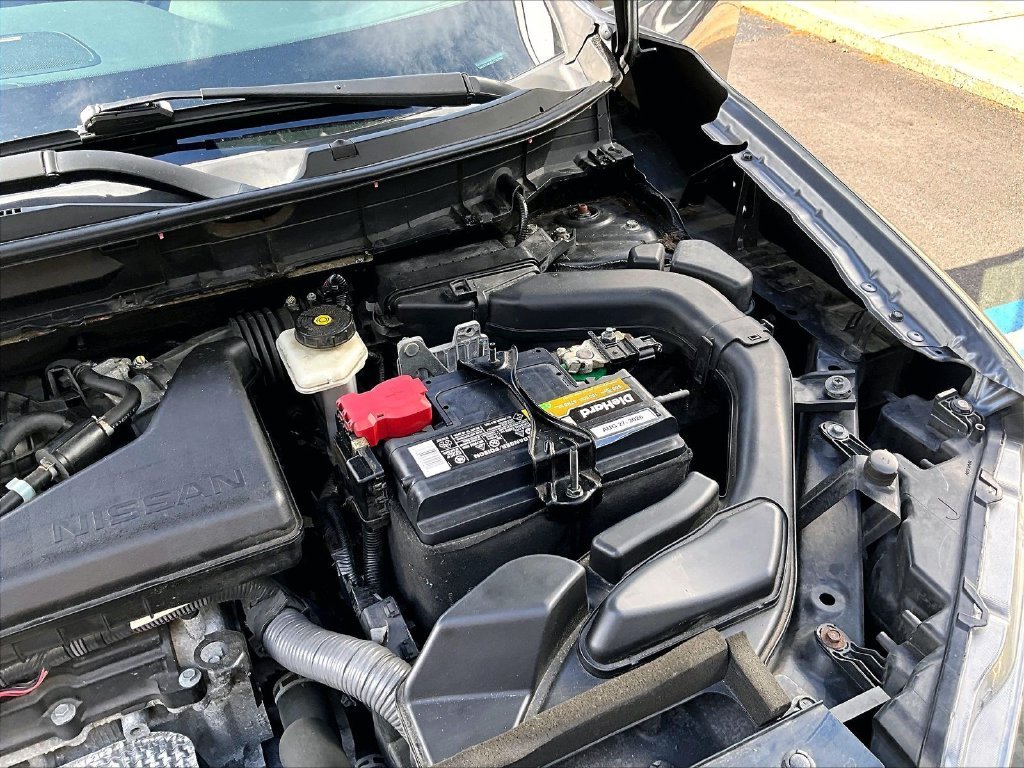 Used 2020 Gray Nissan SL image 32