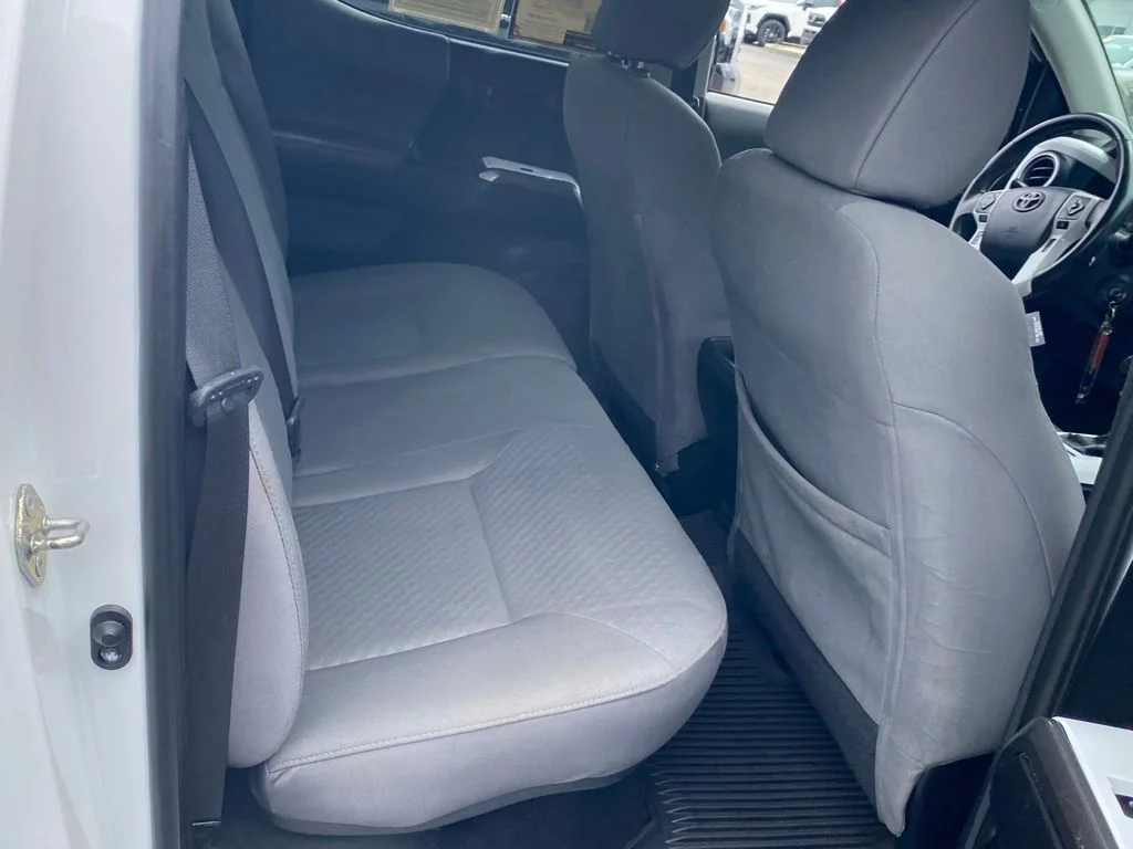 Used 2020 White Toyota SR5 image 17