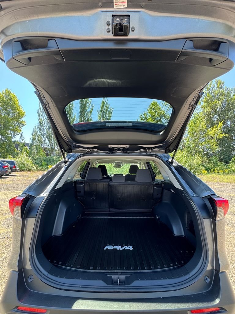Used 2020 Magnetic Gray Metallic Toyota LE image 9