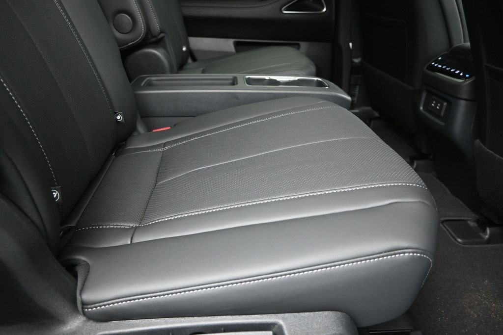 New 2027 2T RAD WHT INFINITI Sport AWD image 23