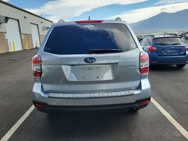 Used 2016 Silver Subaru 2.5i Premium image 4