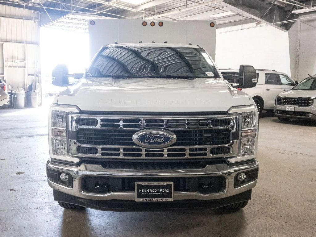 2026 Ford F-350 Super Duty Chassis Cab XL - Photo 9