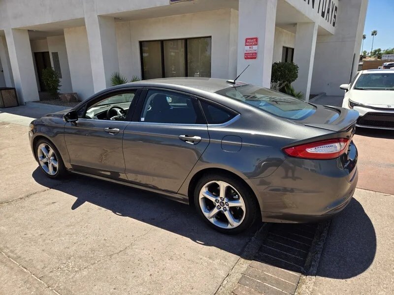 Used 2015 Gray Ford SE image 3