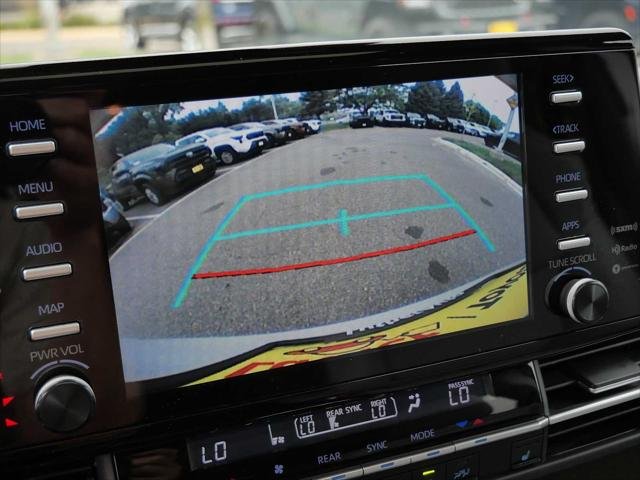 Certified Used 2022 WIND CHILL PEARL Toyota  image 31
