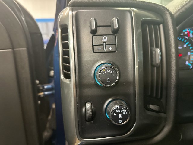 Used 2019 DEEP OCEAN BLUE METALLIC Chevrolet LT image 46