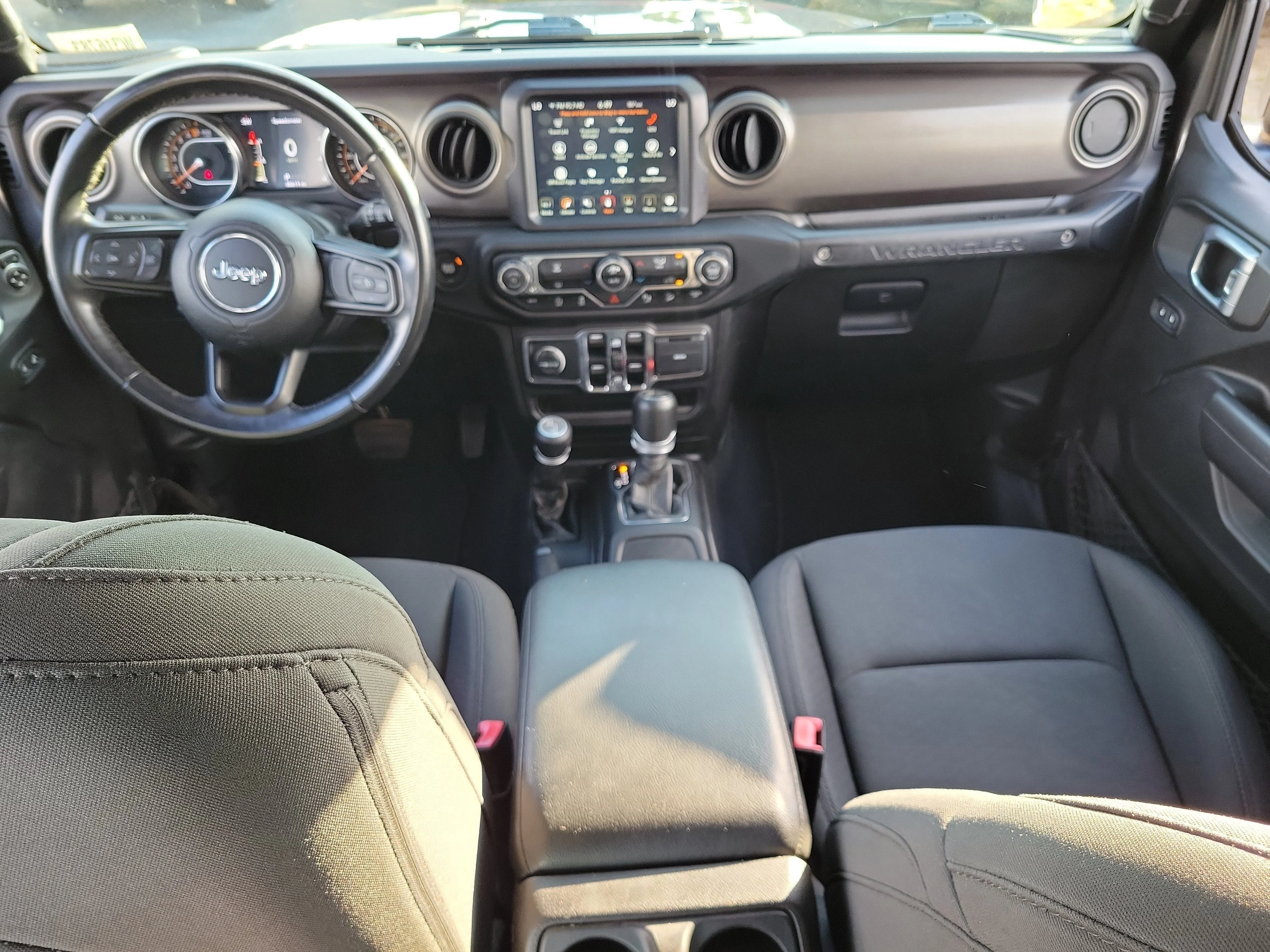 Used 2020 Granite Crystal Metallic Clearcoat Jeep Sport S image 16