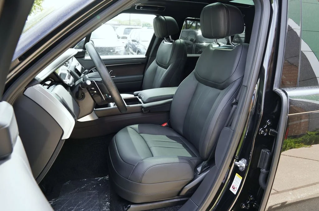 New 2026 Santorini Black Land Rover SE image 12
