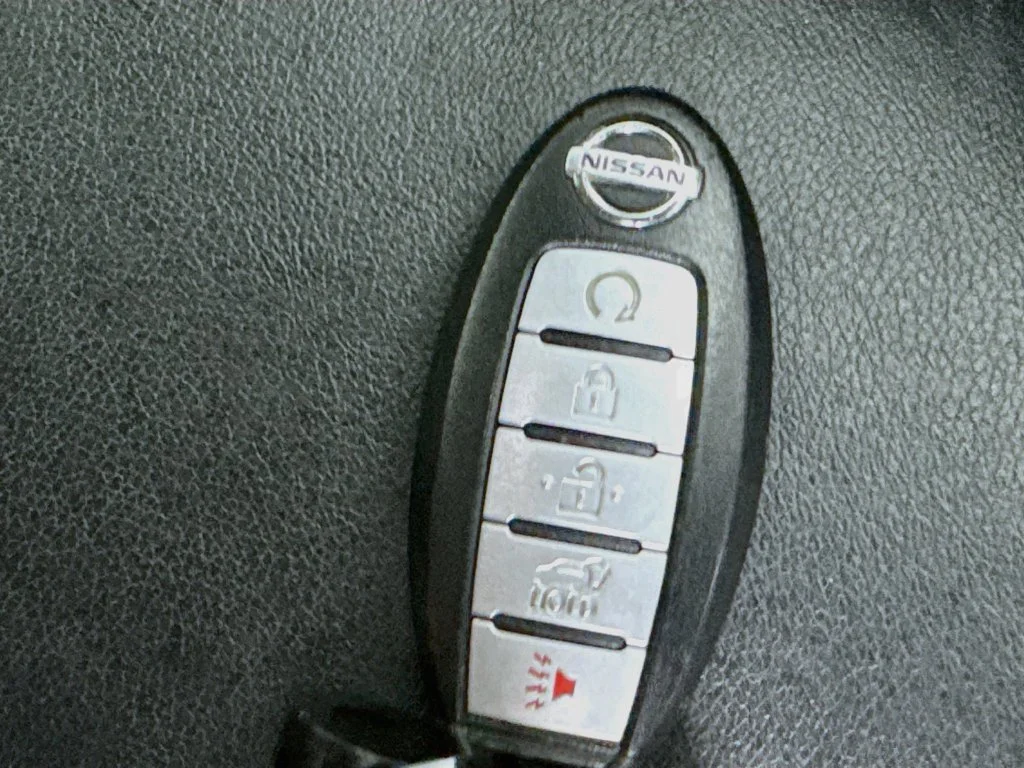Used 2013 Dark Slate Nissan SL image 39