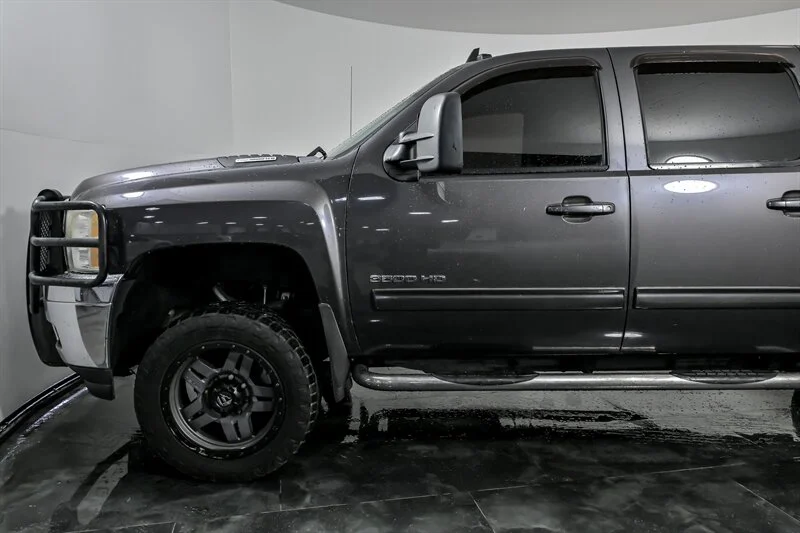 2011 Chevrolet Silverado 3500HD LTZ - Photo 6