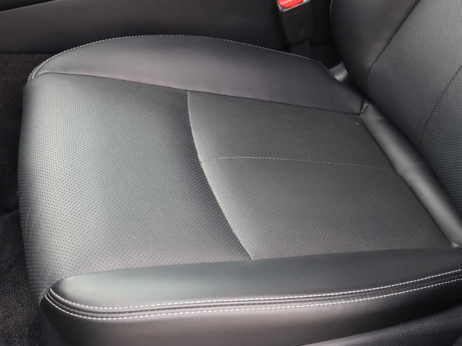 Certified Used 2023 Midnight Black INFINITI LUXE image 22