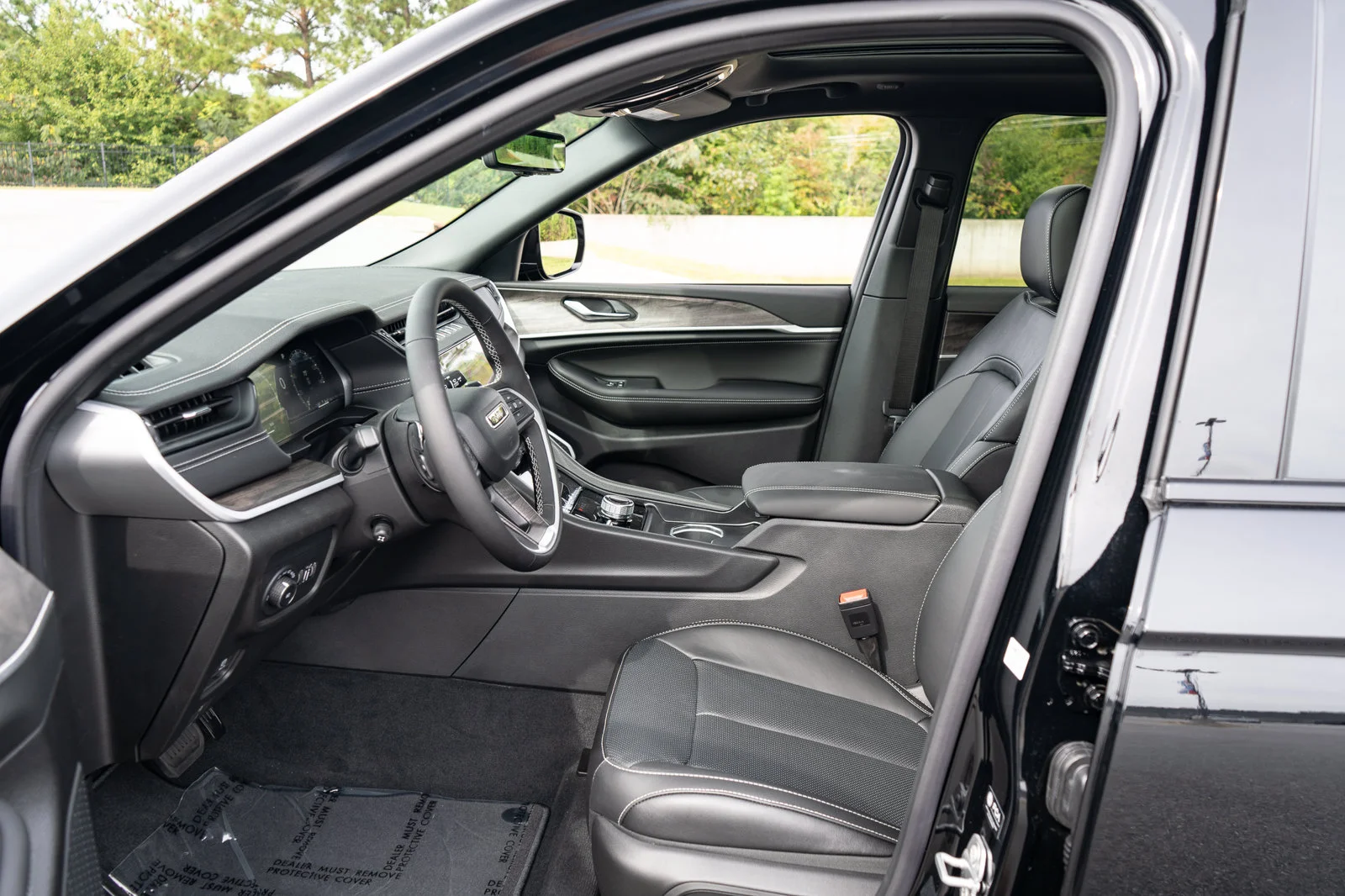 New 2027 High-Gloss Black Paint Jeep Limited Reserve image 14