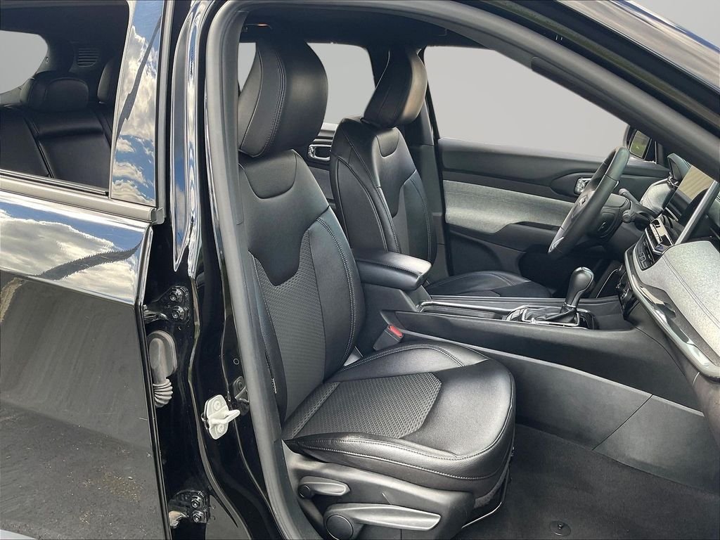 Used 2024 Black Jeep Latitude image 28