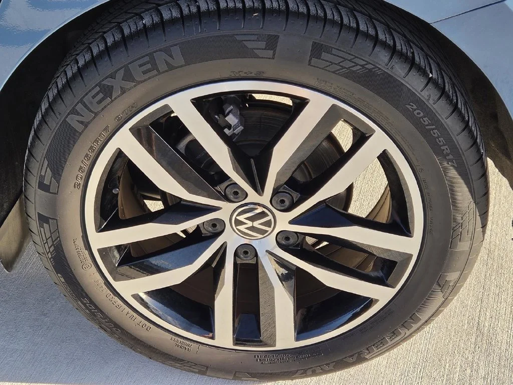 Used 2025  Volkswagen 1.5T SE image 44