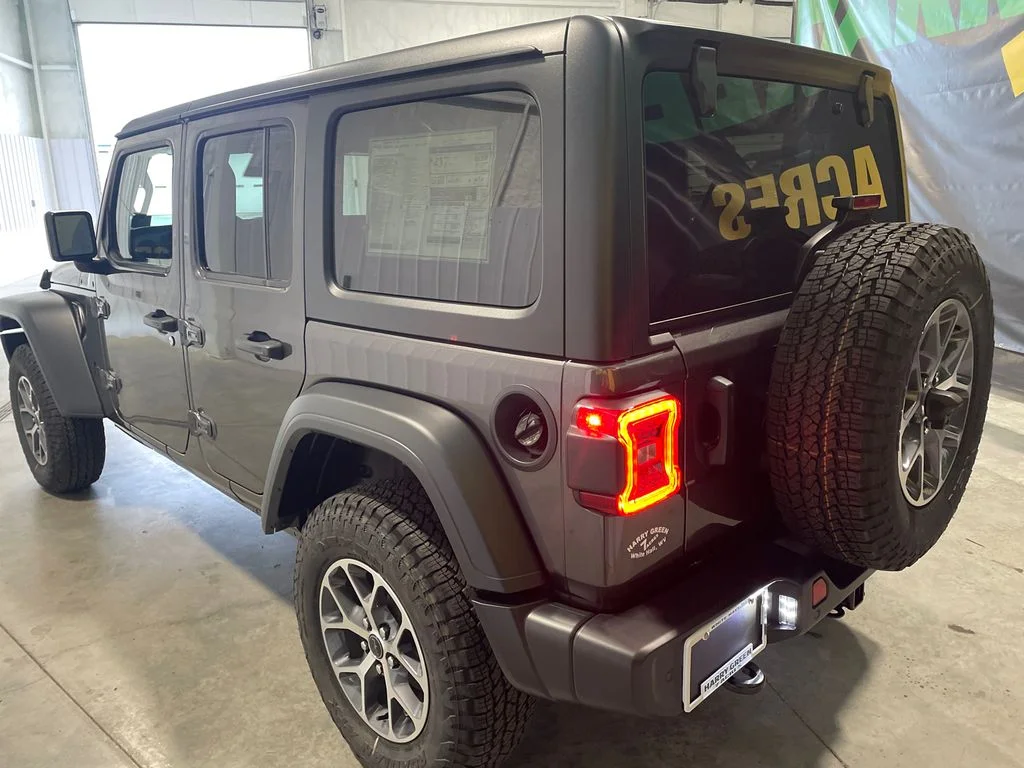 New 2026 Granite Crystal Metallic Clearcoat Jeep Sport S image 11