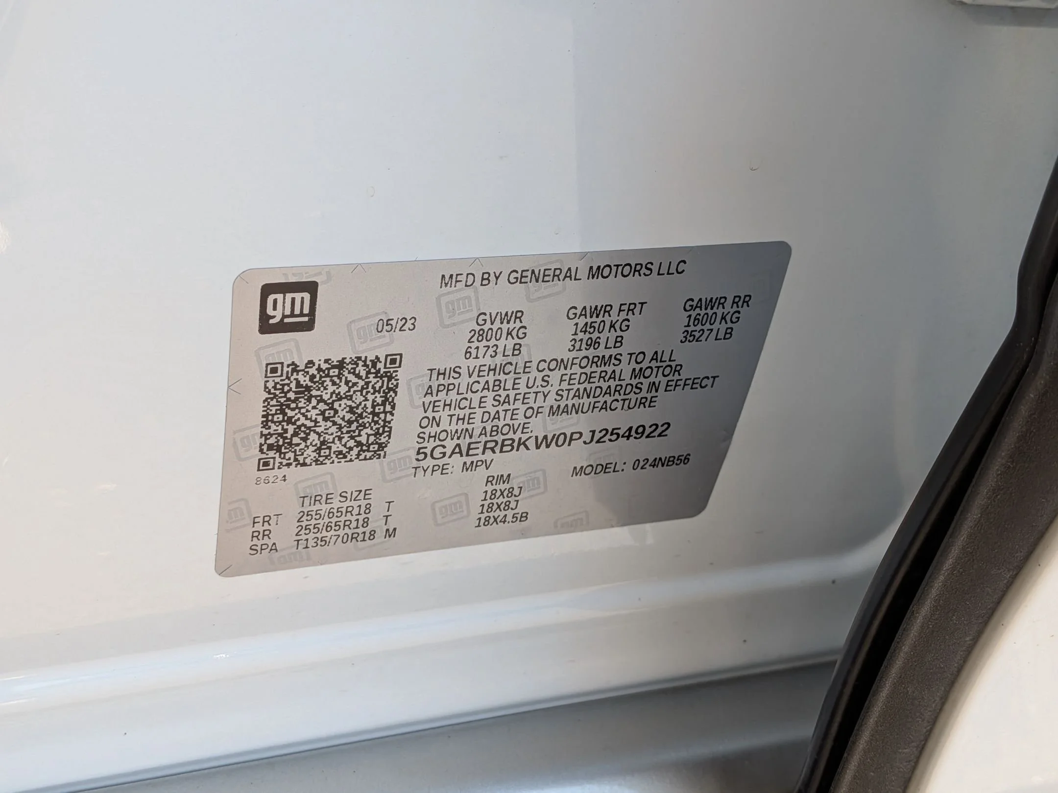 Used 2023 Summit White Buick Essence image 32